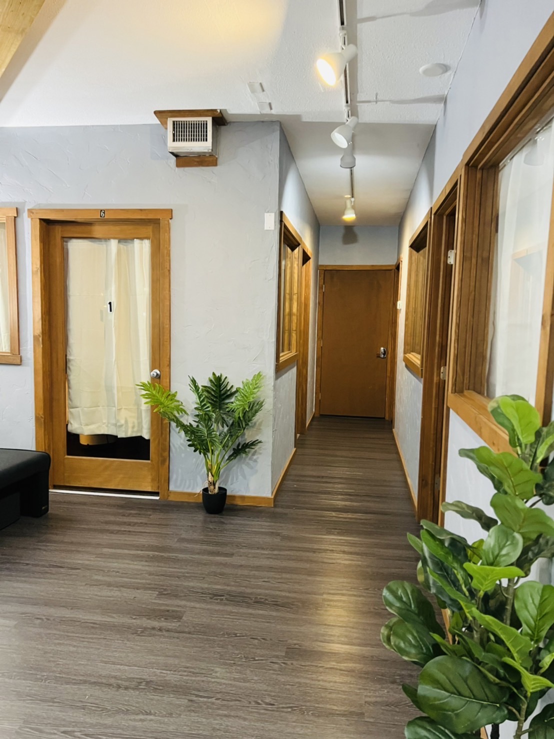 Escape Plus Nails & Kanok Thai Massage nail photo 3