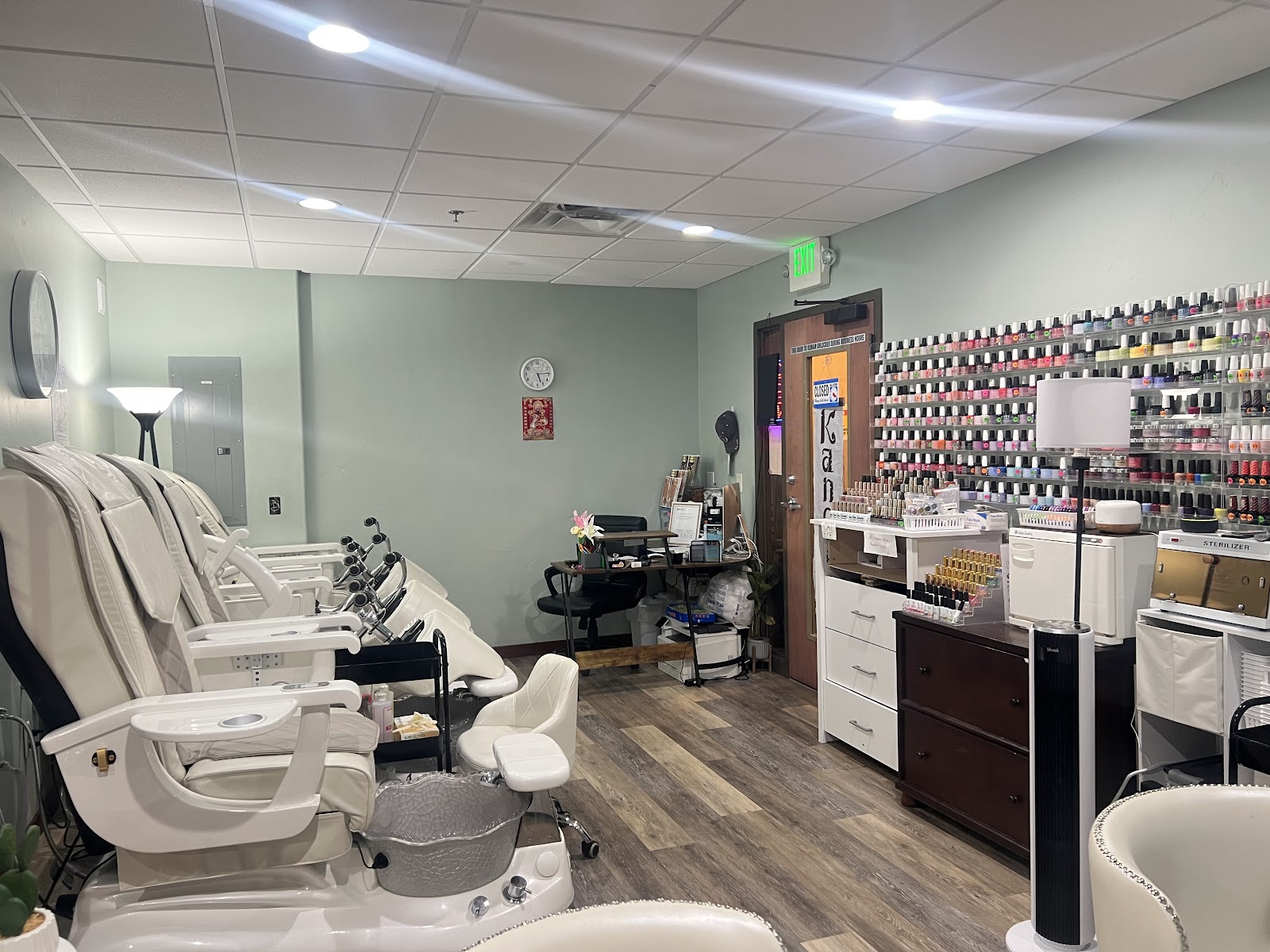 Escape Plus Nails & Kanok Thai Massage nail photo 6